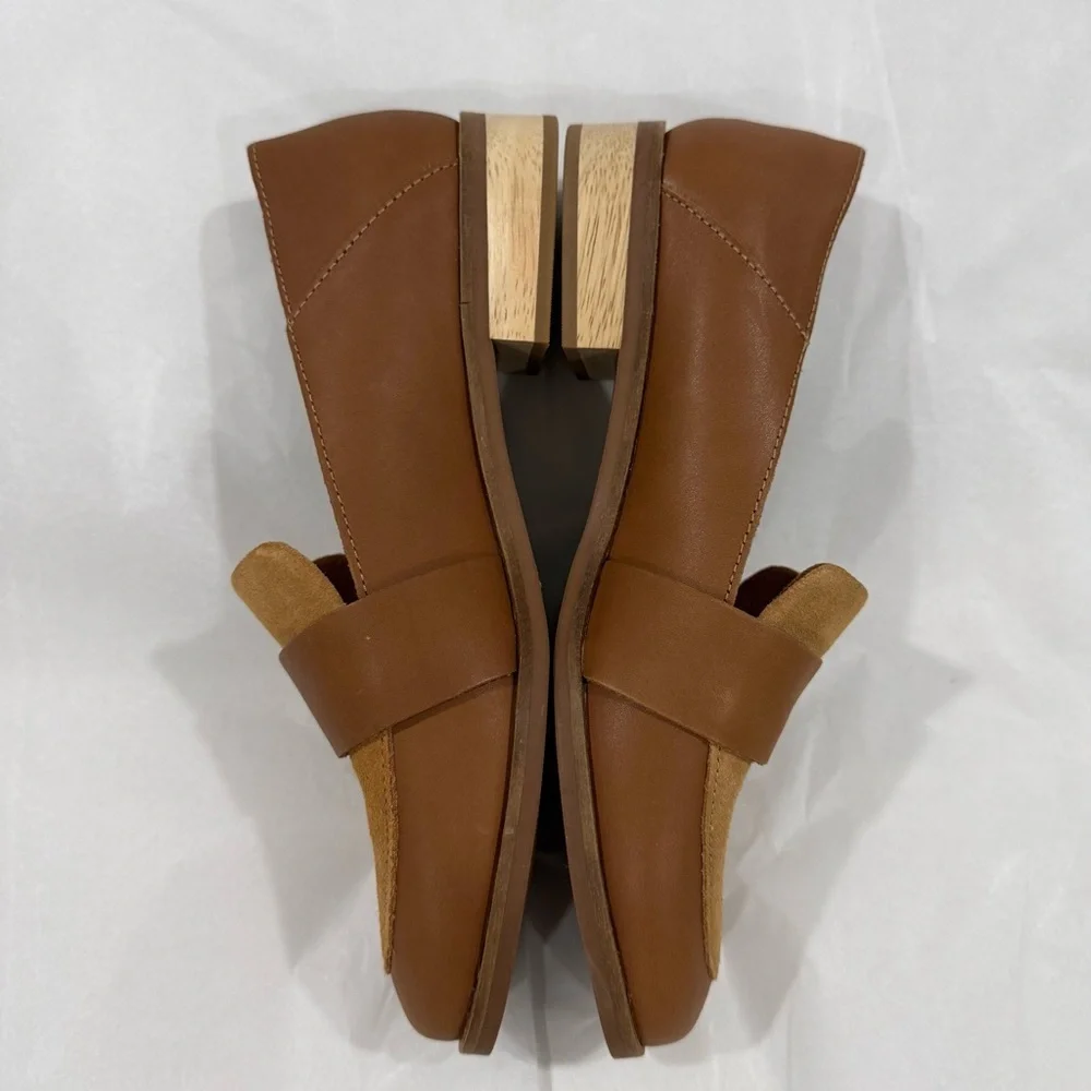 TOMS Womens Tan Loafers Size W6.5